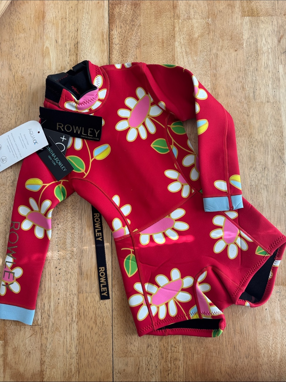Cynthia Rowley Kids Red Floral wetsuit Sz 3/4 NWT